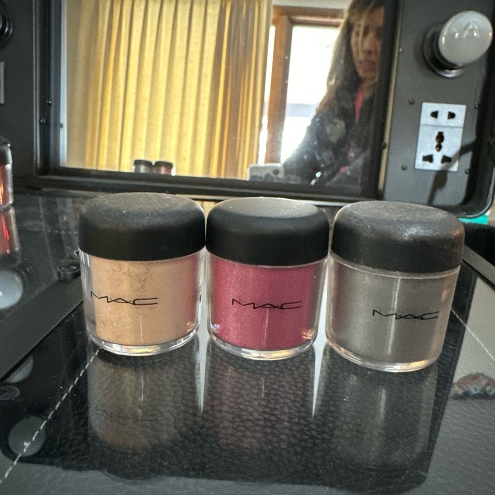MAC PIGMENT EYESHADOW LOT